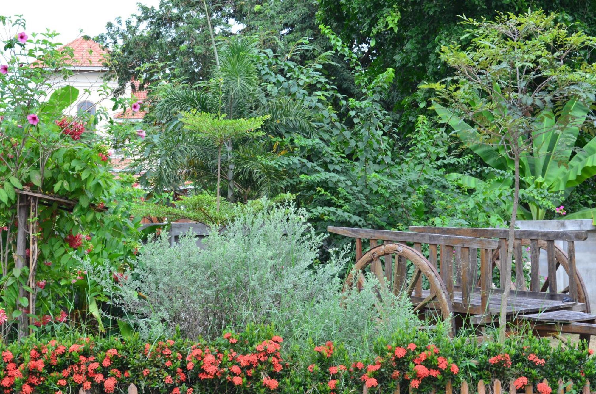 Home Stay Stc Bed And Breakfast Udon Thani Exterior photo
